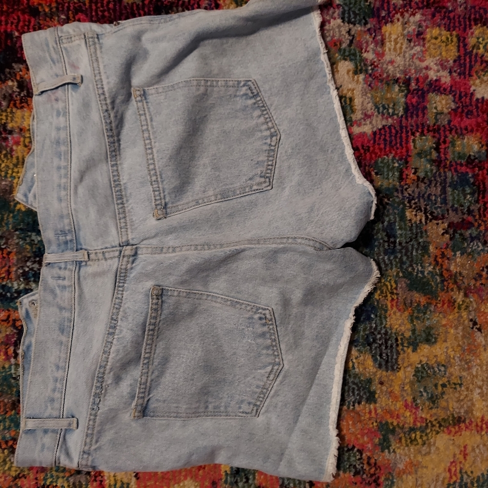 Shorts - Picture 3 of 3